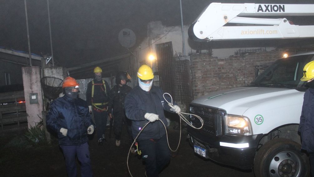 Finalmente, Policía y Usina realizaron el operativo antifraude en la toma de La Movediza