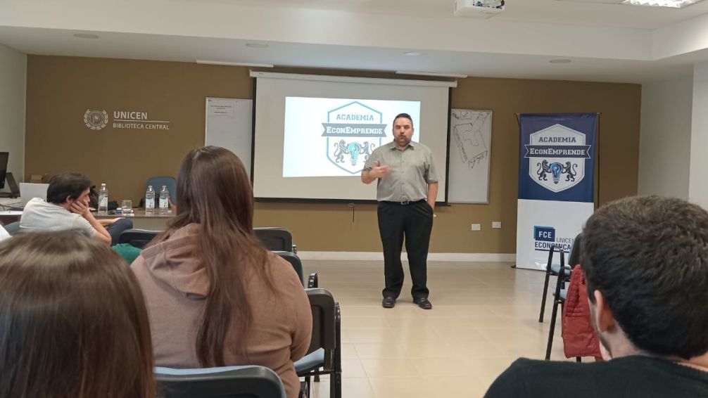 Se realizó una charla para emprendedores en UNICEN 
