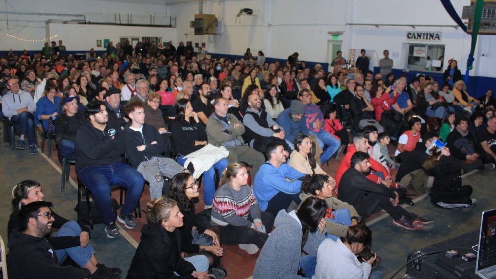 Ante un gran marco de público, el Ciclo Café Cultura se llevó adelante en la Universidad Barrial