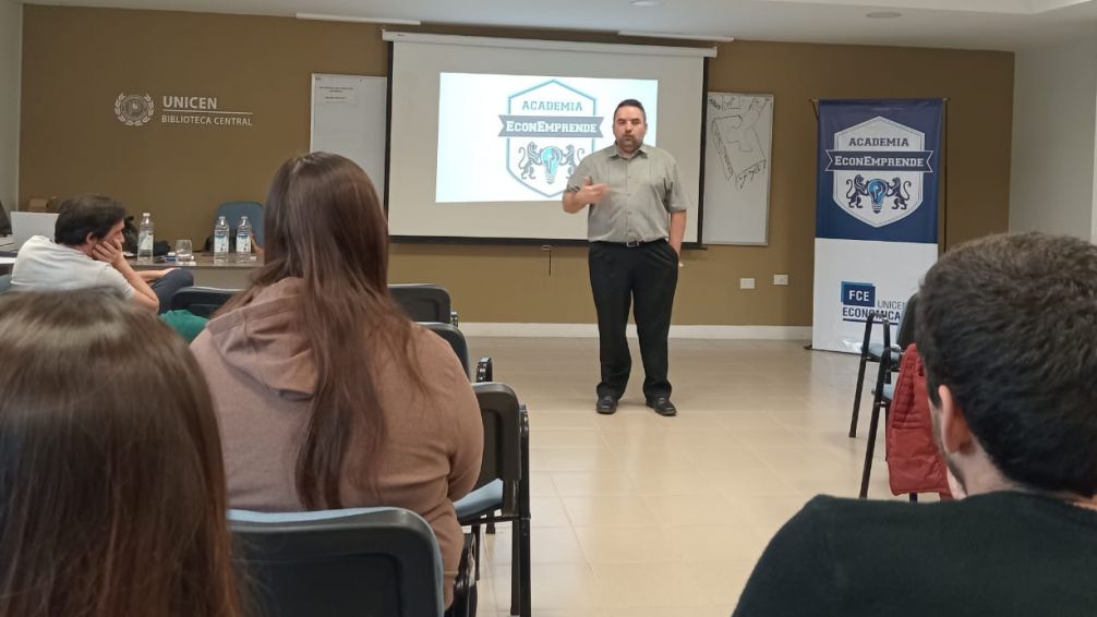 La Unicen fue escenario de una charla para emprendedores