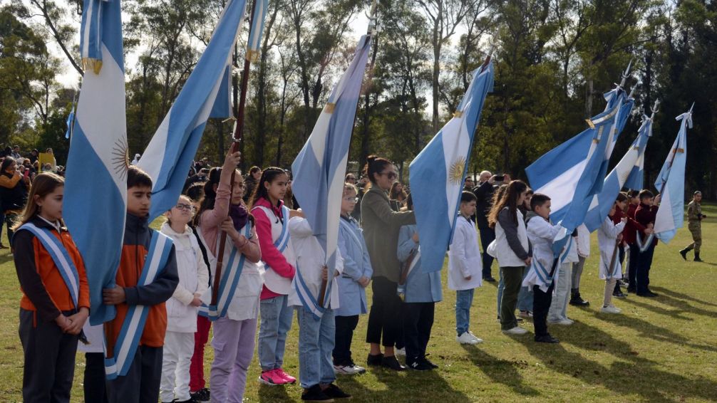 Se realizó el acto oficial por el Día de la Bandera
