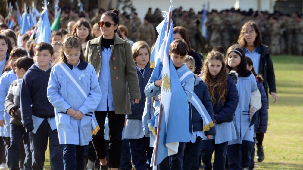 Se realizó el acto oficial por el Día de la Bandera