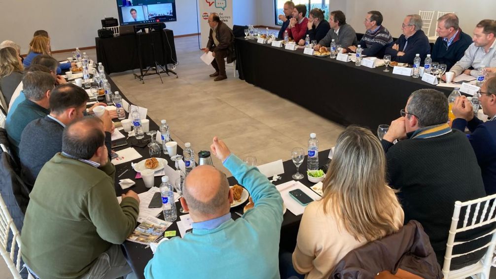 Intendentes radicales, preocupados por la prestación de servicios, se reunieron en General Alvear