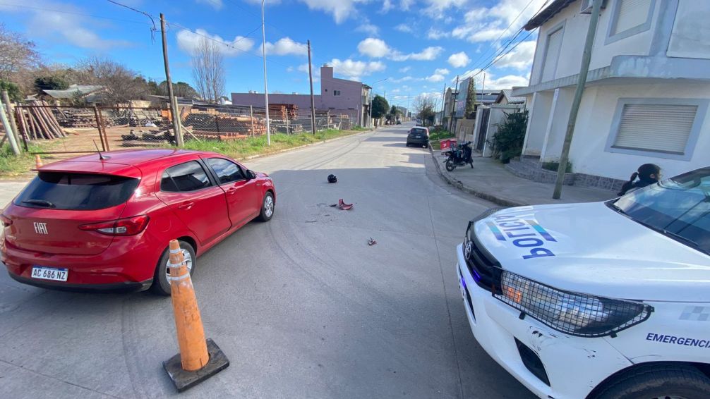Motociclista herido en choque con un auto
