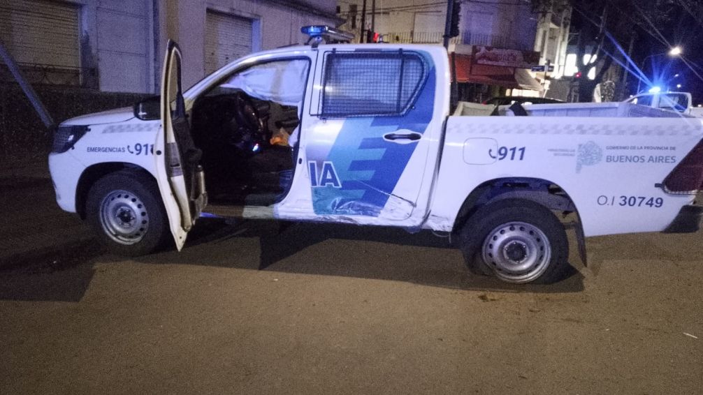 Patrullero y automóvil chocaron en Santamarina y Constitución