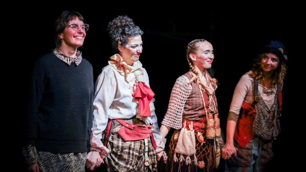 Teatro y cooperativismo  para transitar el mundo