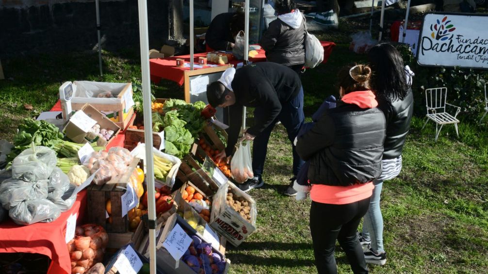 El Mercado Alimenticio Barrial llevó sus productos locales al Barrio Belgrano y Villa Cordobita