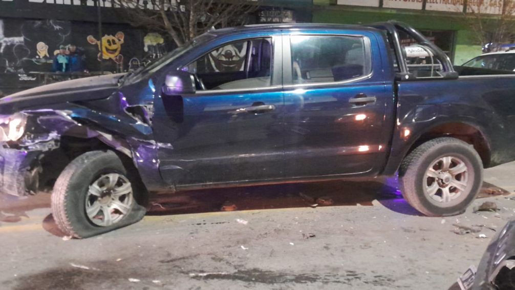 Choque involucró a auto, camioneta y patrullero