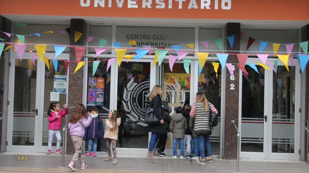 Cine, espectáculos y deportes en el Centro Cultural Universitario