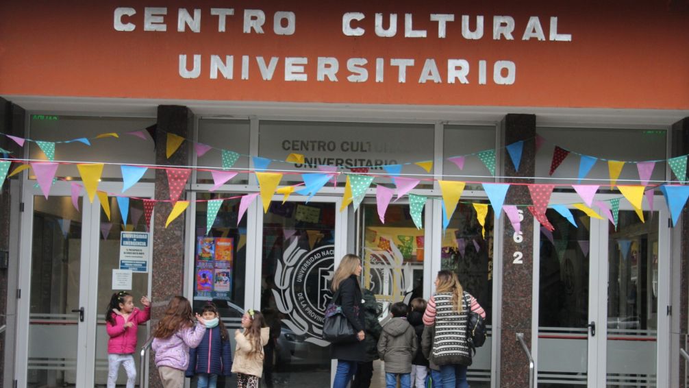 Cine, espectáculos y deportes en el Centro Cultural Universitario