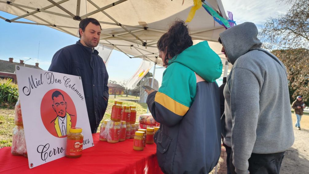 Exitoso paso del Mercado Alimenticio Barrial por La Estación