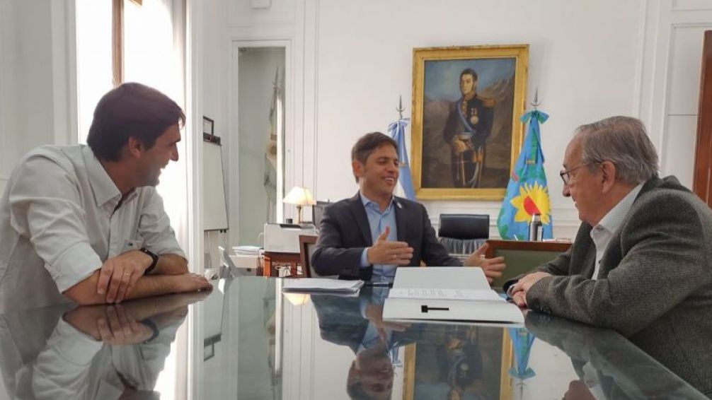 Kicillof llega a Tandil para la inauguración del edificio del IPAT y la entrega de viviendas