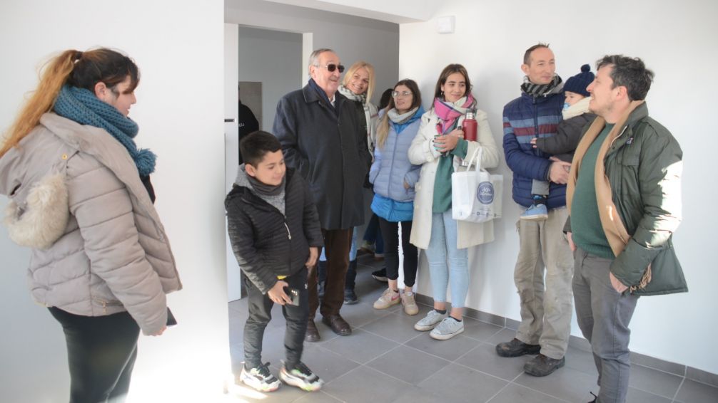 Coordinaron detalles de la entrega de las 24 viviendas en el Barrio Arco Iris