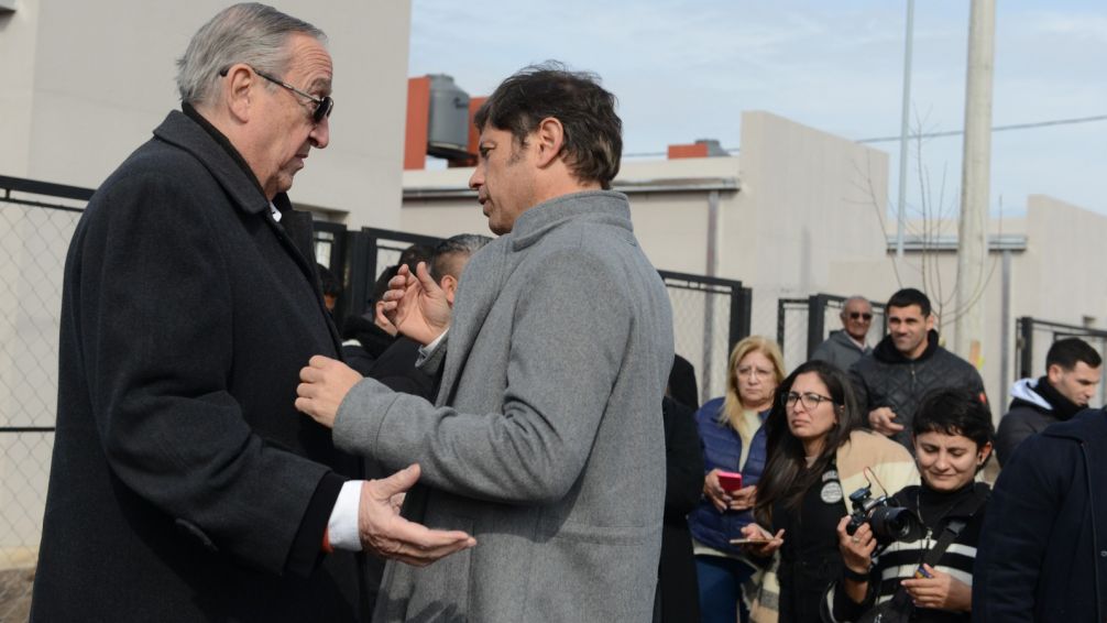 El Gobernador y el Intendente entregaron las 24 viviendas del Barrio Arco Iris