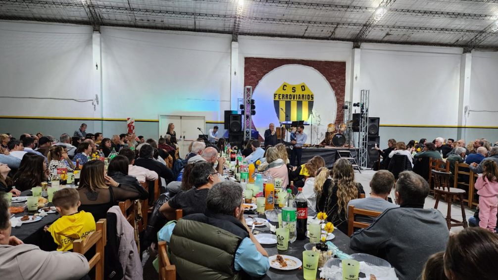 Lunghi participó del aniversario de Ferroviarios de Gardey y pidió "seguir promoviendo estas instituciones"