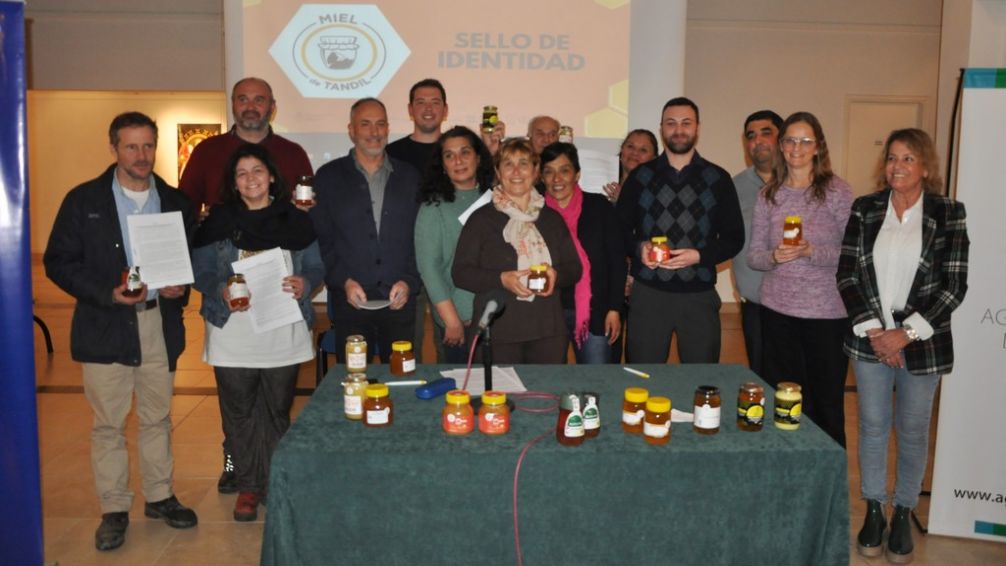 Se realizó el acto de firmas de adhesión al Sello "Miel de Tandil"