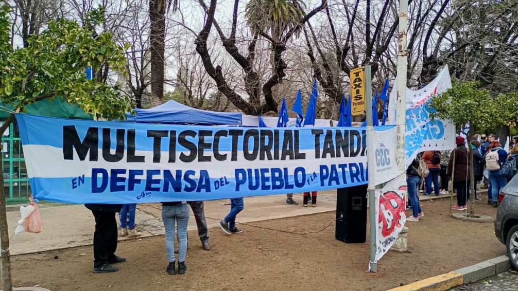 Organizaciones sociales y sindicales entregaron petitorio a Gonzalo Santamarina