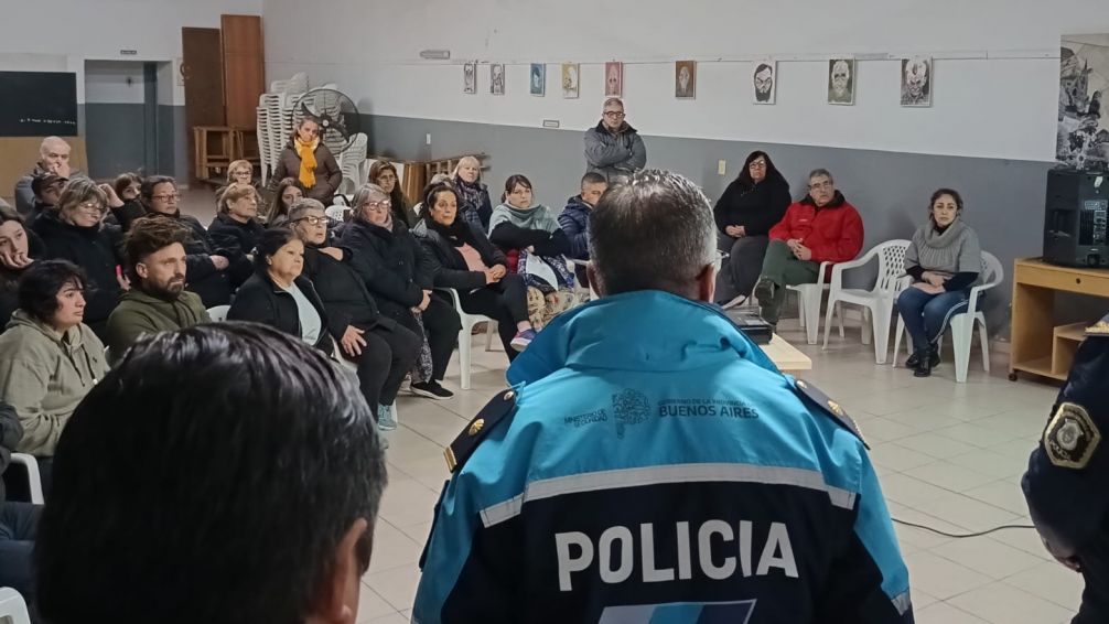 Autoridades municipales y policiales se reunieron con vecinos de Villa Gaucho y Barrio Palermo