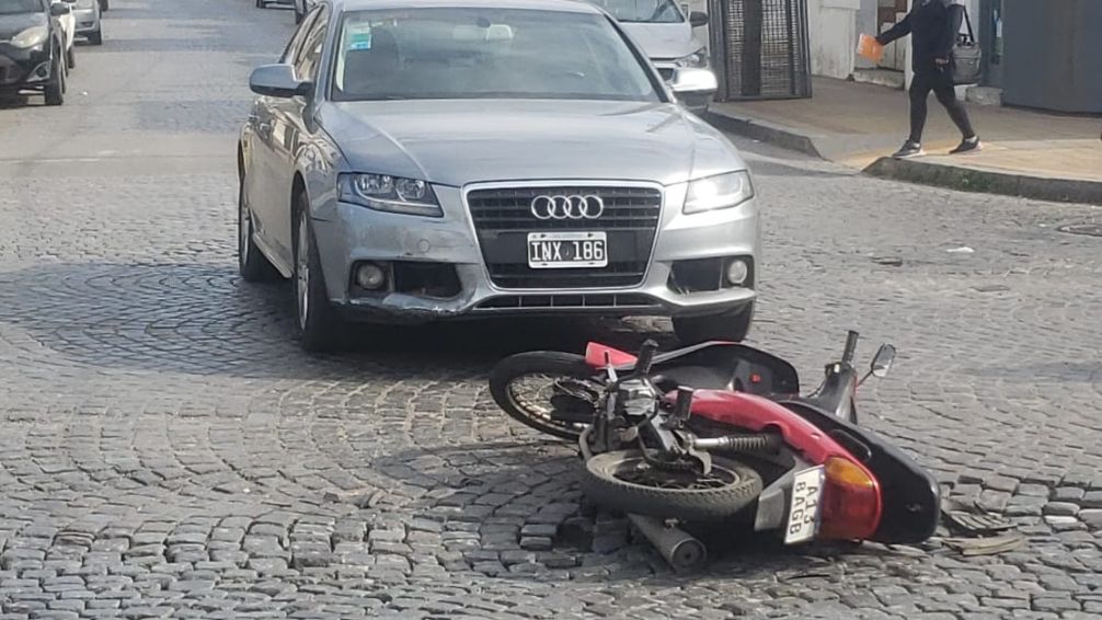 Choque sin lesionados en la intersección de las calles 9 de Julio y Garibaldi