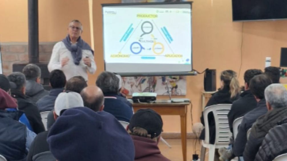 Se realizó el tercer encuentro de capacitación para aplicadores, productores e ingenieros agrónomos