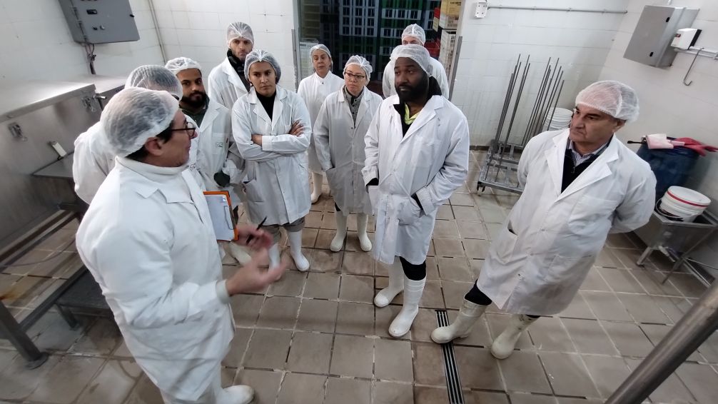 Profesionales colombianos vinieron a Tandil para conocer el modelo asociativo del Cluster Quesero