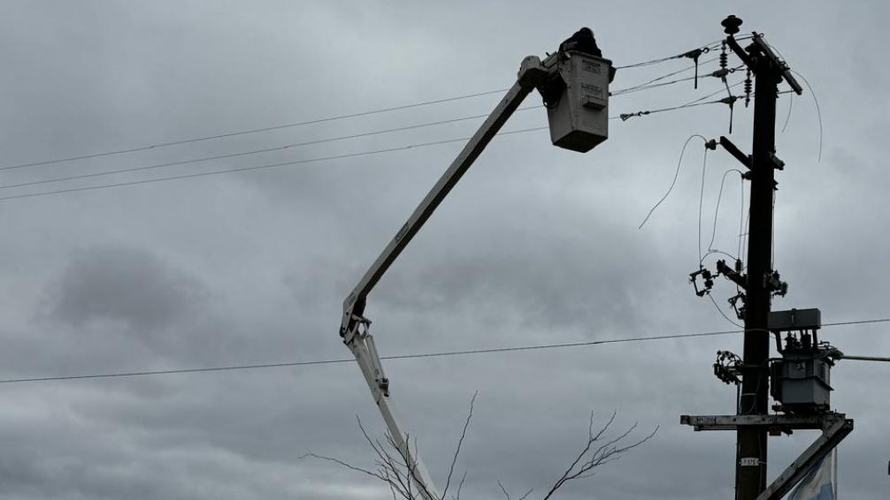 La Usina avanza en obras para mejorar el suministro eléctrico en la zona de VI Brigada Aérea