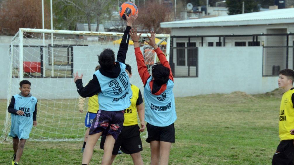 La Movediza tuvo su "Fiesta" con los Barrios Juegan y la presencia del Mago Ariel