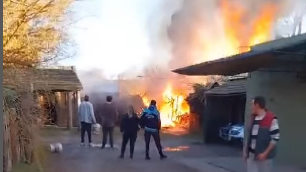 Se incendió una cabaña en Lisandro de la Torre y Beltrán