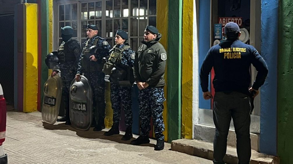 Tras un allanamiento, dos personas quedaron detenidas por venta de estupefacientes
