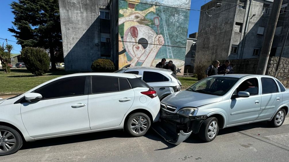 Dos menores trasladados al Hospital tras choque en Av. Perón y Machado