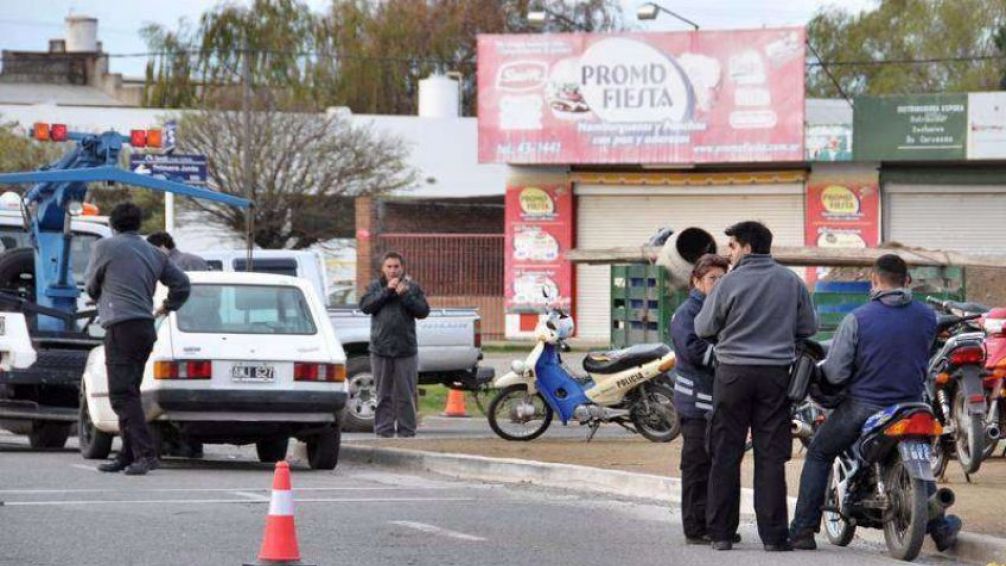 Un inspector de tránsito sufrió graves heridas en persecución a un infractor 