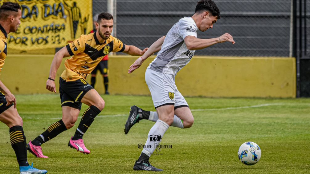El goleador De La Vega destacó "el compromiso, la humildad y el trabajo" de Santamarina