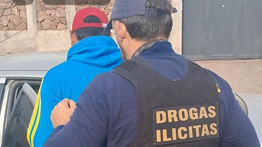 La policía detuvo a un hombre por venta de estupefacientes