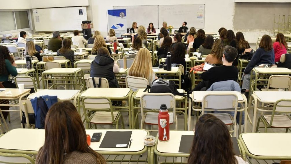 Un gran número de profesionales del Distrito VIII participó de la Jornada del Colegio de Psicólogos