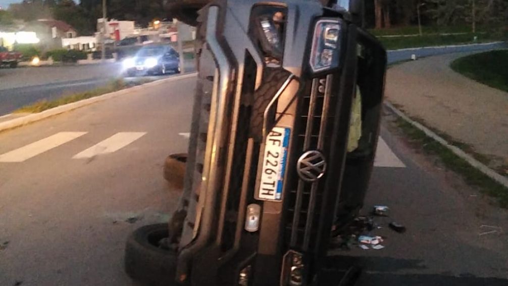 Una joven volcó en la zona del Lago: resultó ilesa