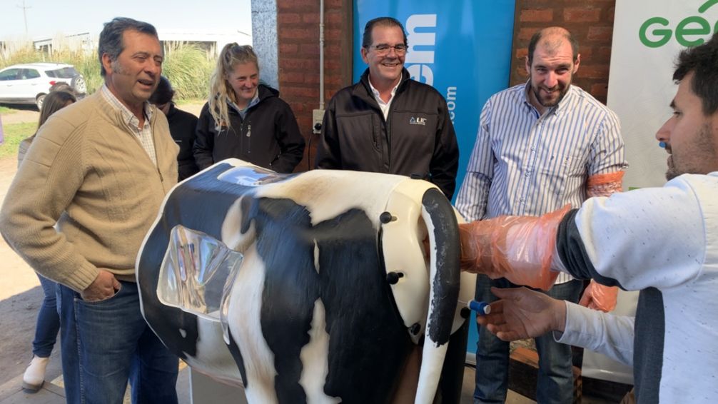 Jornadas de reentrenamiento en inseminación con un simulador único en el país