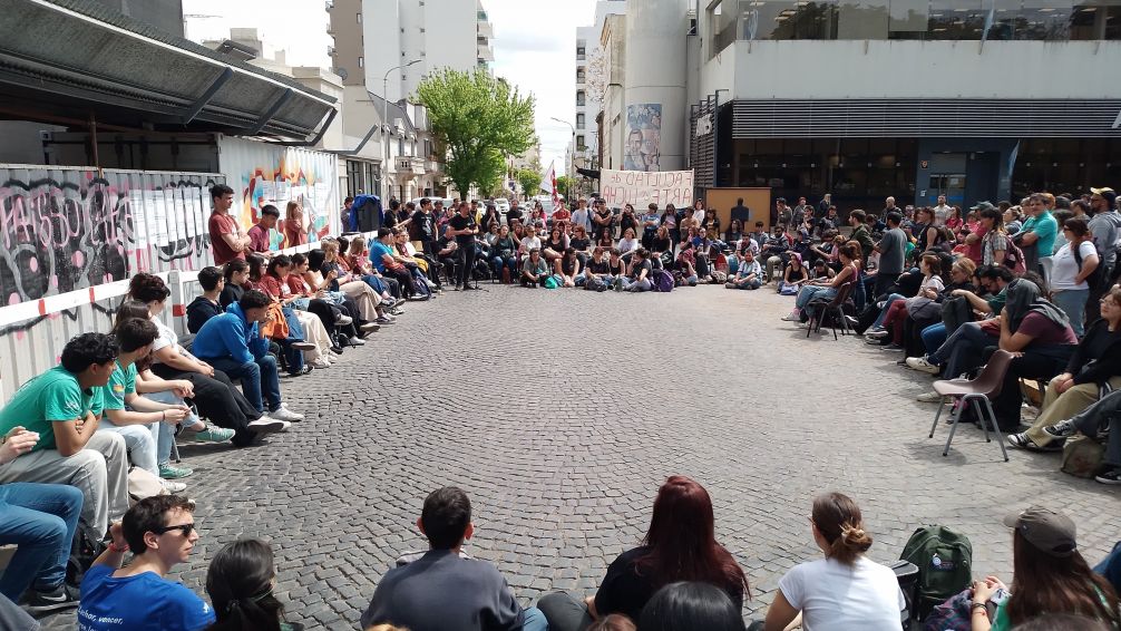 Asamblea y toma contra el veto a la Ley de Financiamiento Universitario