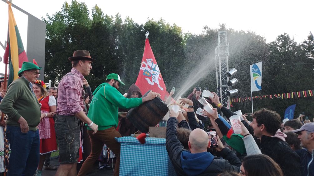 Comenzó la Fiesta de la Cerveza en la Isla del Lago