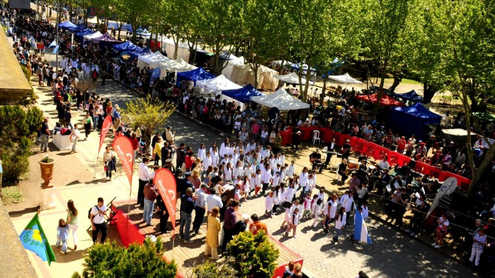 Vela vivió un domingo pleno en el festejo de su 140 aniversario 