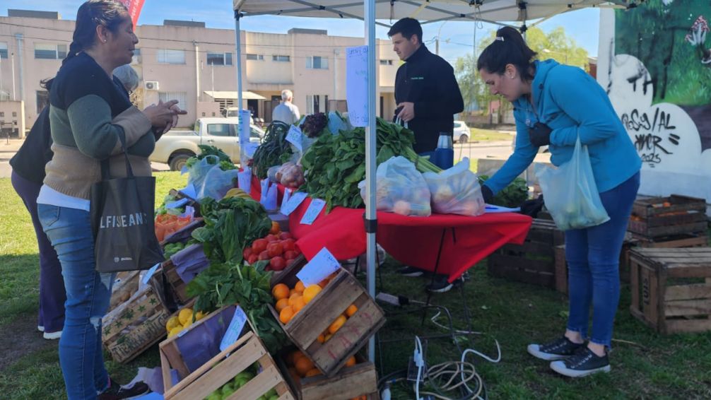 El Mercado Alimenticio Barrial estará mañana viernes en la Plaza Ardiles