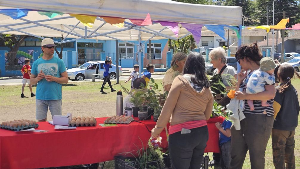 El Mercado Alimenticio Barrial estuvo en la Plaza Ardiles
