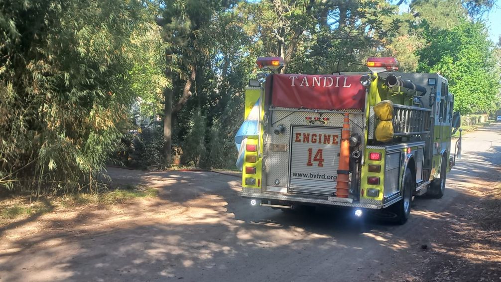Bomberos controlaron un incendio en un quincho