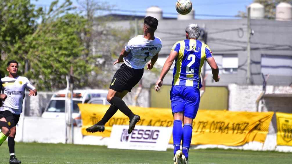 Santamarina ganó y pasó a cuartos de final de la Revalida