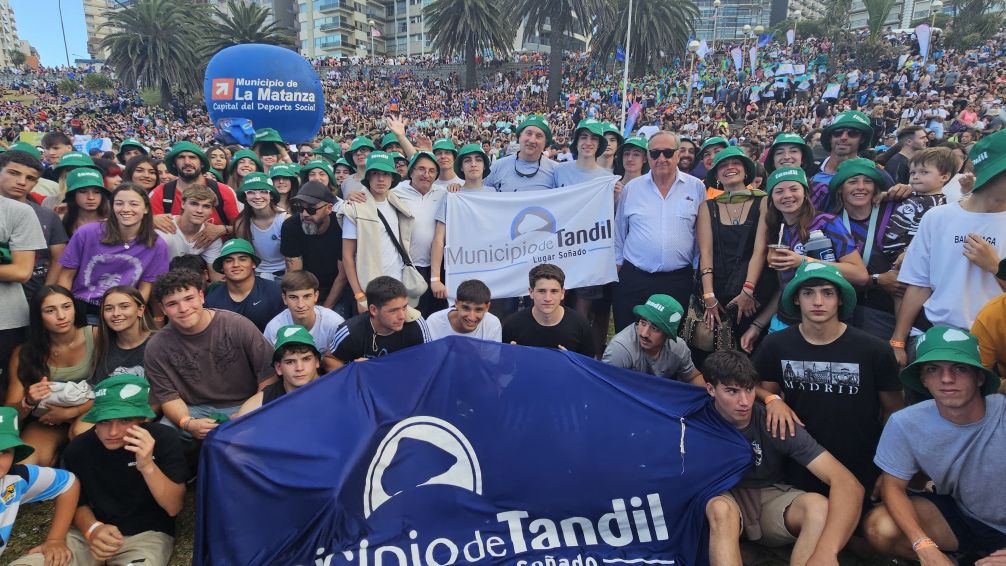 El intendente acompañó a los tandilenses en la apertura de los Juegos Bonaerenses