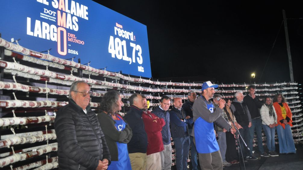 401,73 metros: el salame más largo del mundo está en Tandil
