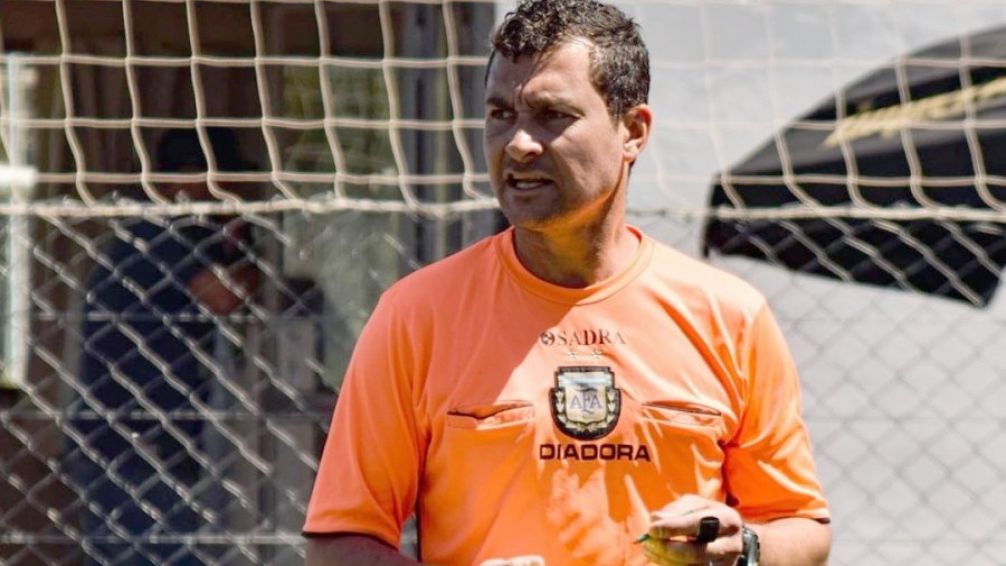 Bochornoso arbitraje del ayacuchense Liuzzi en el Federal A