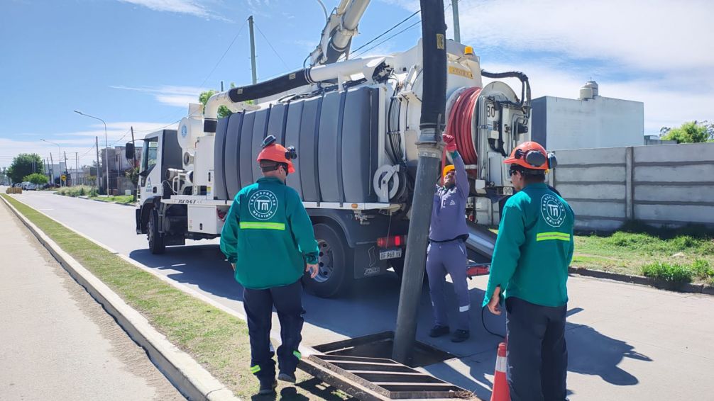 Comenzaron las obras de limpieza y desobstrucción del conducto pluvial de la avenida Actis