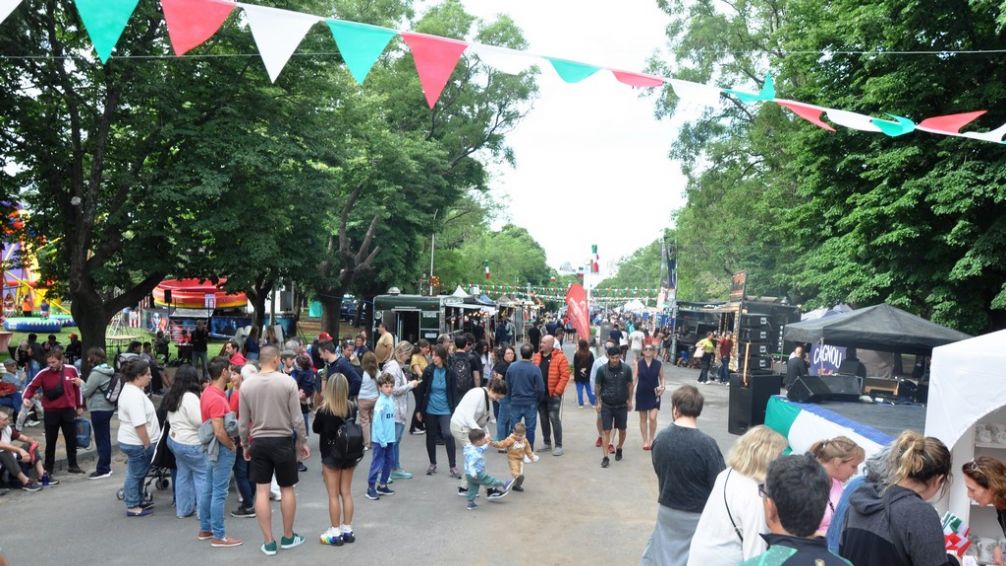 "Tandil Celebra Italia" en la Diagonal Illia