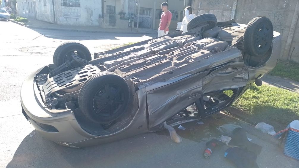 Choque y vuelco en Richieri y Callao