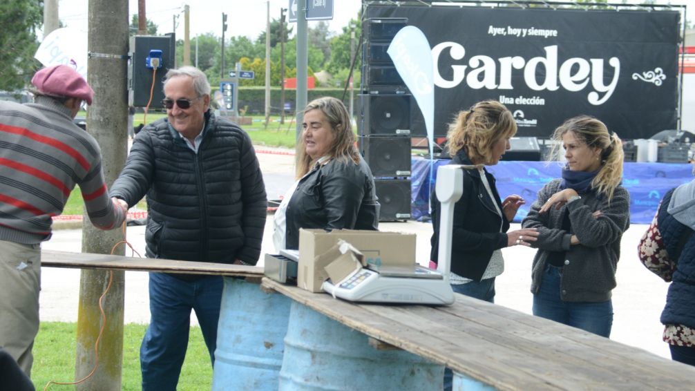 El Intendente Lunghi visitó Gardey y Vela, participando de sus fiestas populares